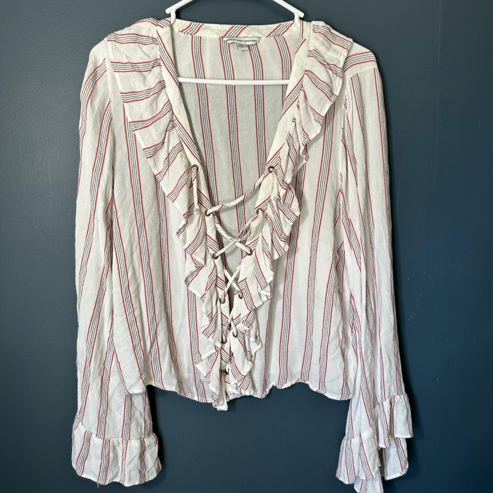 American eagle size large lace front with bell sshaped sleeves